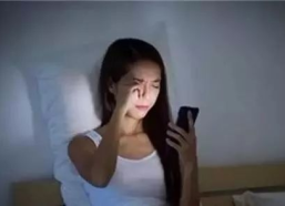 女生熬夜娱乐吃瓜酱视频,女生娱乐生活新趋势
